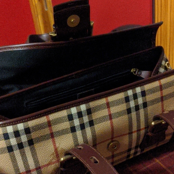 Burberry Shoulder Bag - Picture 9 of 9